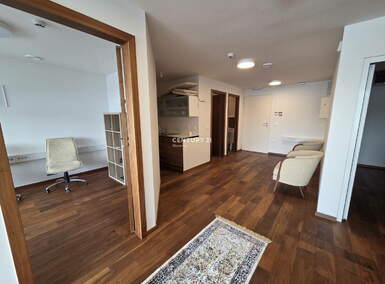 Poslovni prostor / Lokal, Ljubljana, oddaja, 94m2, 16EUR, id696